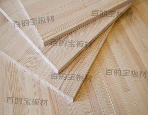 多层实木板是由纵横交错的三层或多层的单板或薄板的木板胶贴热压制